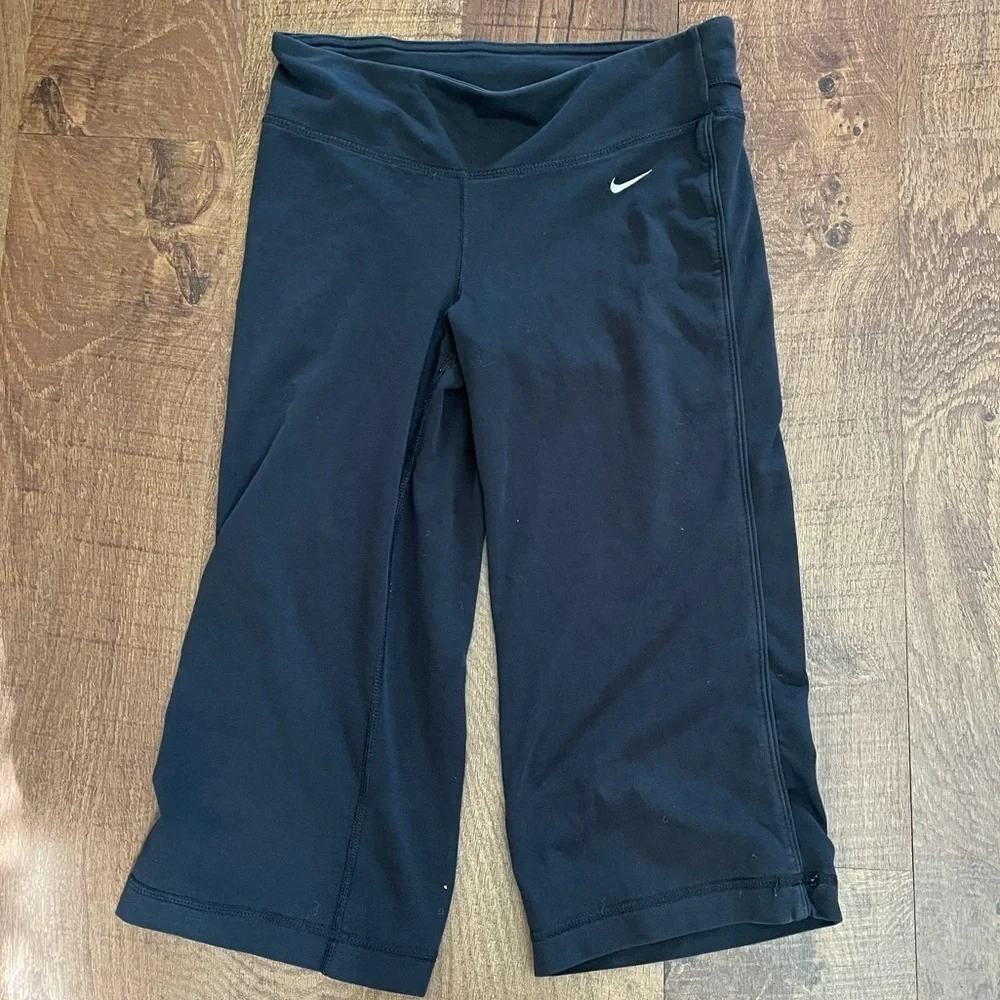Nike women’s outfit T-shirt slim cut crop pants XS extra small